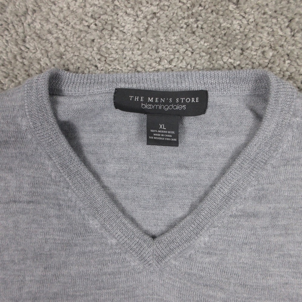 Bloomingdales Sweater Mens XL Gray Merino Wool V-Neck Pullover Knit Heather - Picture 2 of 7